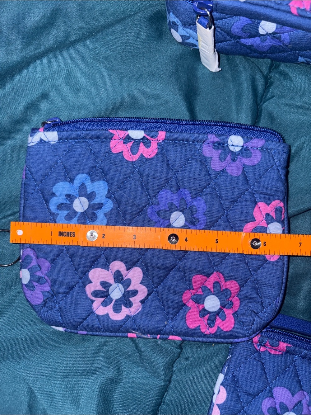 3 Pieces - NWOT Vera Bradley -Quilted Floral Crossbody - Free Unbranded Dust Bag - Picture 6 of 11
